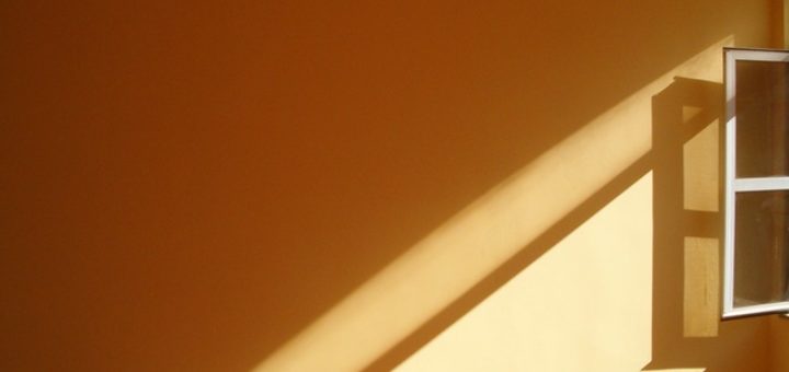 Jak ozdobić gładką ścianę?